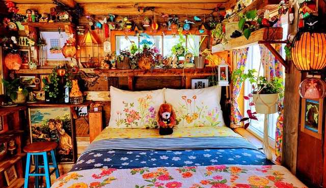 Miracles on Polly - Fairy Tale Cabin - A return to your childhood