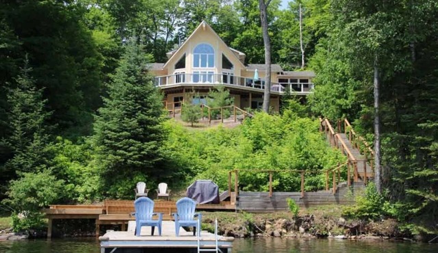 Miskwabi Lake House - Five Bedroom Cottage, Sleeps 10