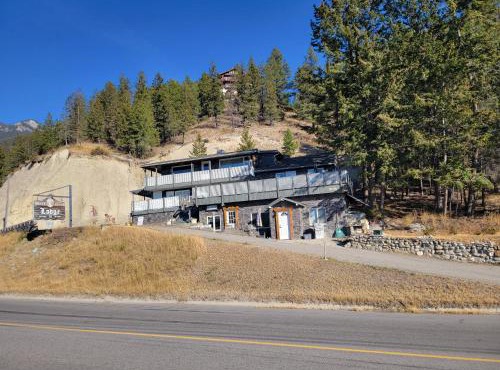 Misty River Lodge -