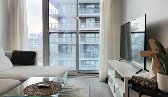 Modern 1+1 Bedroom Condo Steps Away from Vibrant Dundas Square