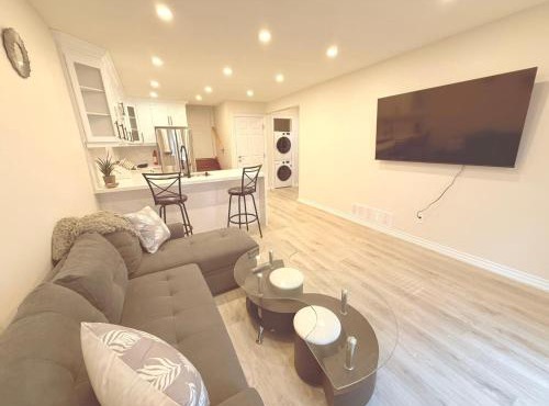 Modern 1-BR Suite EV Charger, Backyard BBQ & Near Square One