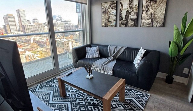 Modern 1BR Apt with Stunning Views and Pool Access