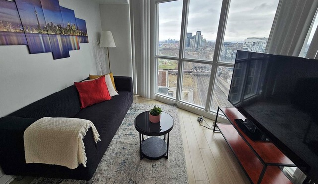 Modern 1BR in Toronto's Heart | CN Tower, Convention Center, Rogers Centre