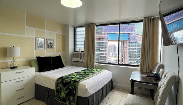 Modern, 29th Fl, View, Legal in Honolulu