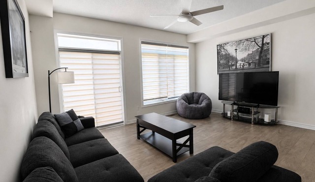 Modern 2BR Smart Home, Designed for Ease—Mins to Shops, Dining & Innisfil Beach!