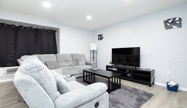 Modern 2BR, Unit 1, Yard, Laundry, Smart TV in East Orange