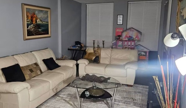 Modern 3‑Bedroom Apartment in Prime Pickering Location