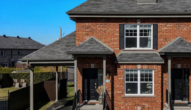 Modern 3-bedroom home with SPA, AC, Office and Gym