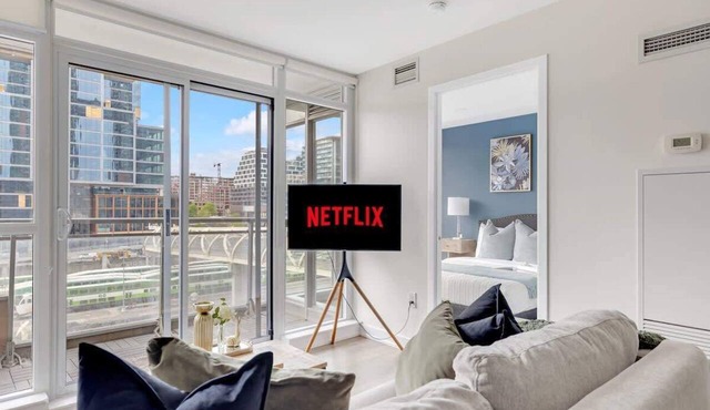 Modern 3BR Condo Heart of Entertainment District in Toronto