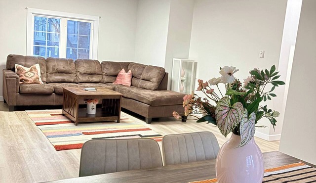 Modern 3BR Near Long Lake Minutes to Downtown