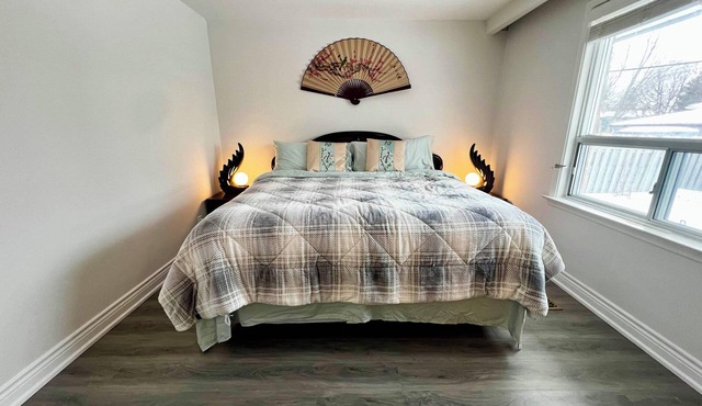 Modern and Newly Renovated 4-bedroom 2 bathroom house with WiFi in Toronto
