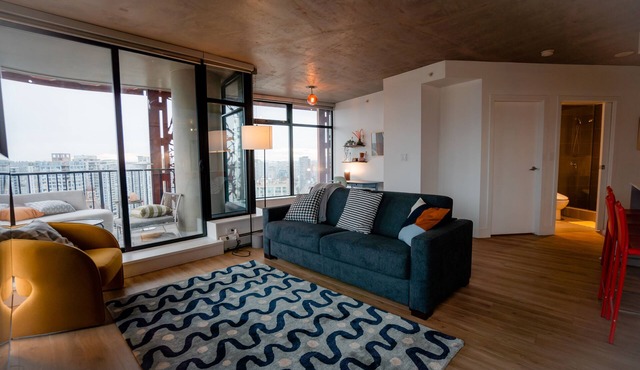 Modern and Spacious Apartment with an amazing view in Gastown. 2 Bedroom 2 Bath in Vancouver