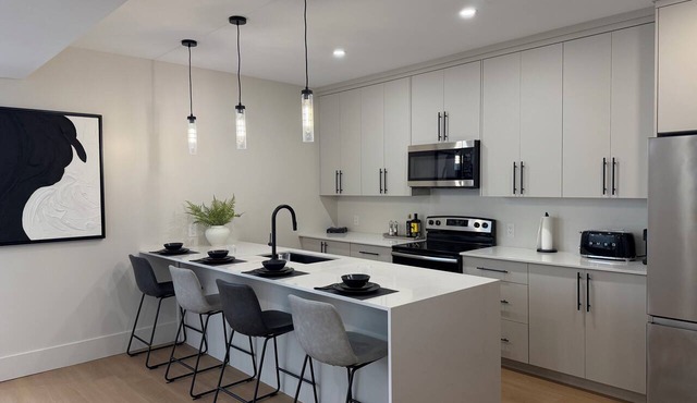 Modern Apartment Westboro
