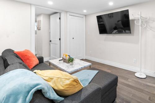 Modern Basement Flat in the Heart of Historic Ottawa
