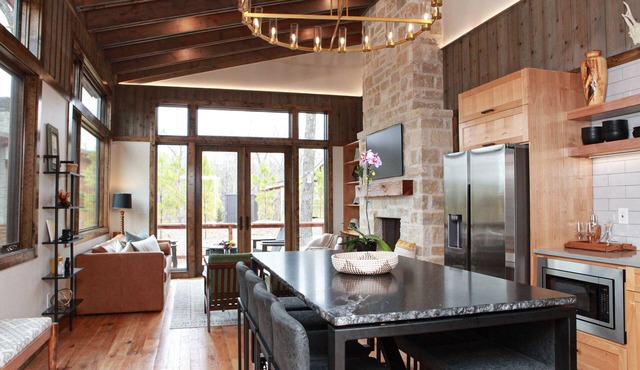 Modern Cabin on Monkey Island with Expansive Deck & Hot Tub! in Monkey Island