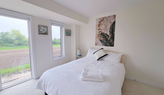 Modern Family Friendly Convenient in Richmond Hill