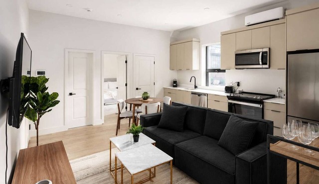 Modern Griffintown 3BR | Free Parking Patio