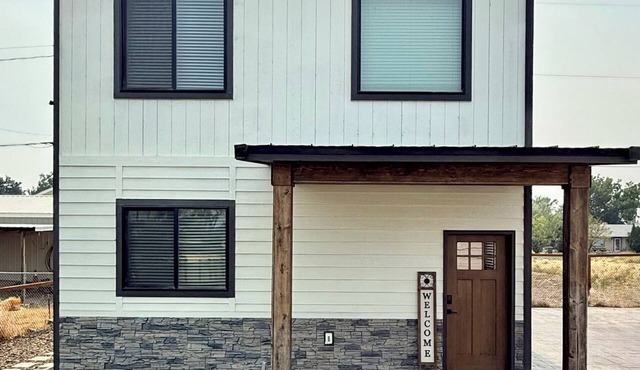 Modern Guesthouse Near Canyon Lakes - Pet Friendly in Kennewick