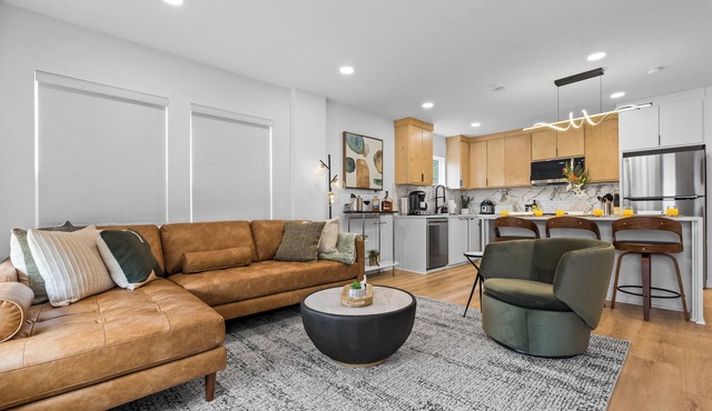 Modern Japandi 2BR w/Parking in Dallas