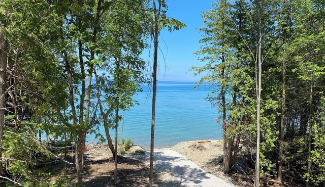 Modern Lake House directly on the shores of Georgian Bay!