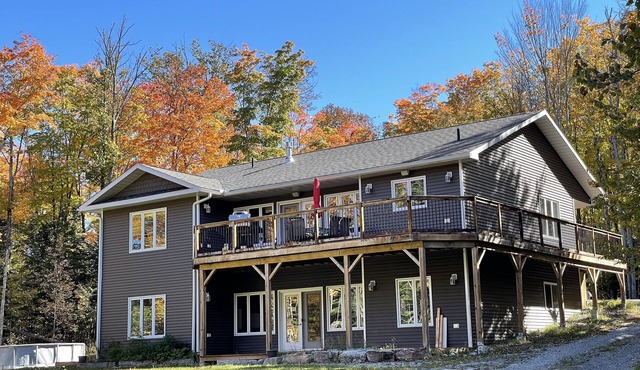 Modern Mountain House in the Heart of Haliburton, Mins to Lake