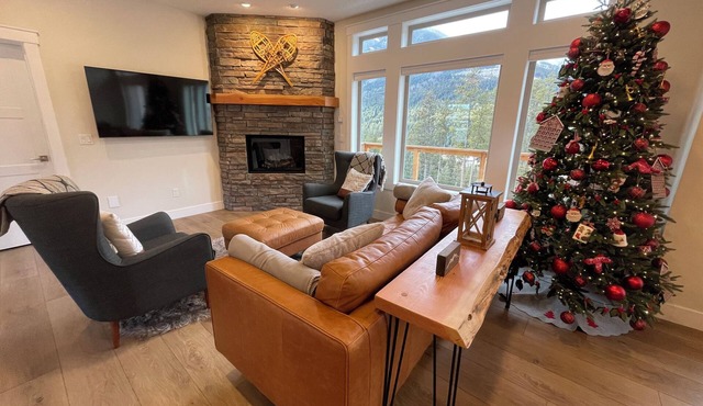 Modern mountainside retreat with incredible views and location