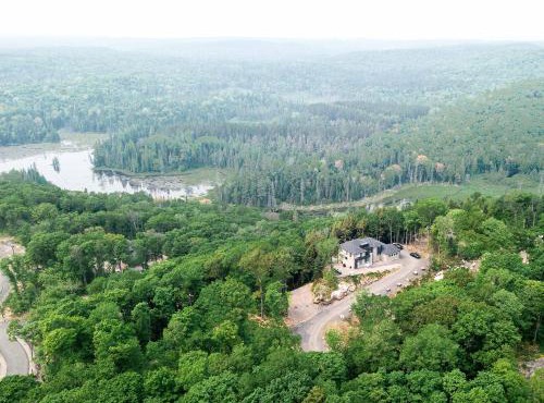Modern Muskoka Cottage with Lake Views