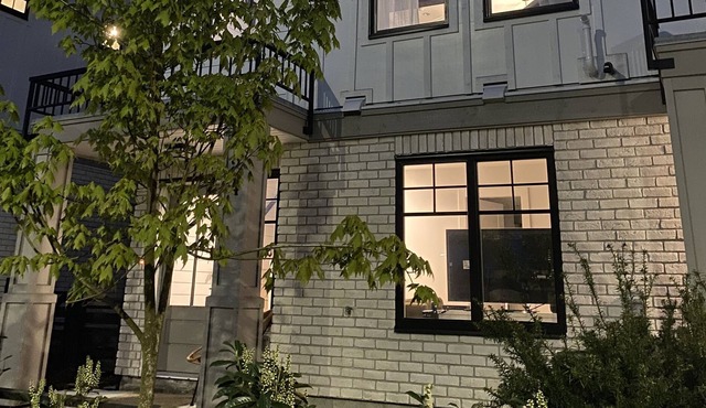Modern / New Townhouse (Grandview Area) * Only available for monthly rental now