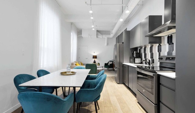 Modern One-Bedroom|Downtown Steps from Centre Bell