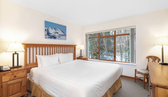 Modern Townhome | Centrally Located | Hot Tub & Pool | Vibrant Village