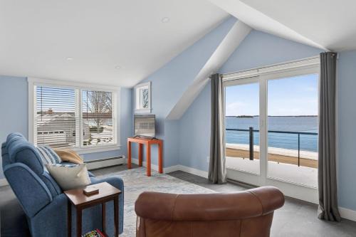 Modern Waterfront Apt with Bay Views