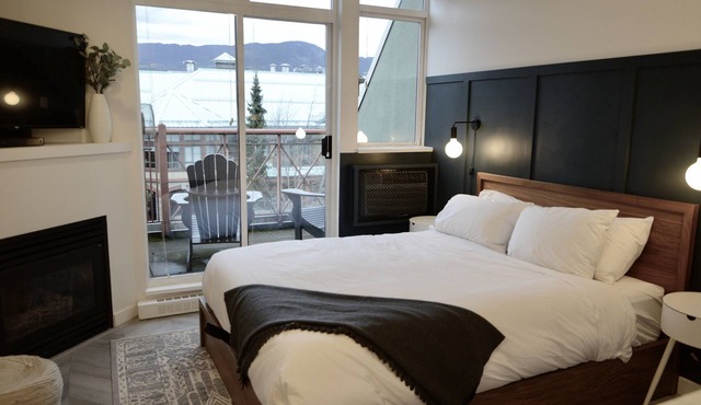 Modern Whistler Village Studio with Mountain Views