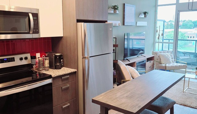 Modern Whitby 3 Bedroom Condo, close to the 401, Trafalgar Castle and Toronto!