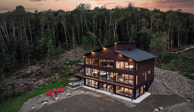 Modernity and comfort in the heart of Charlevoix nature!