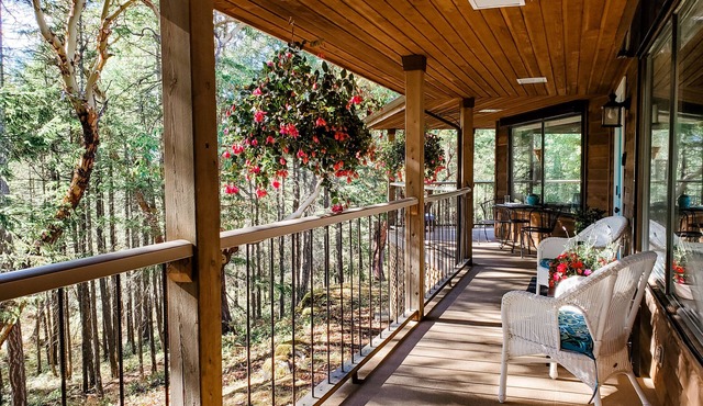Monthly discount. 1 BD 1 BA. Close to Hwy1. Central location S.Island, private