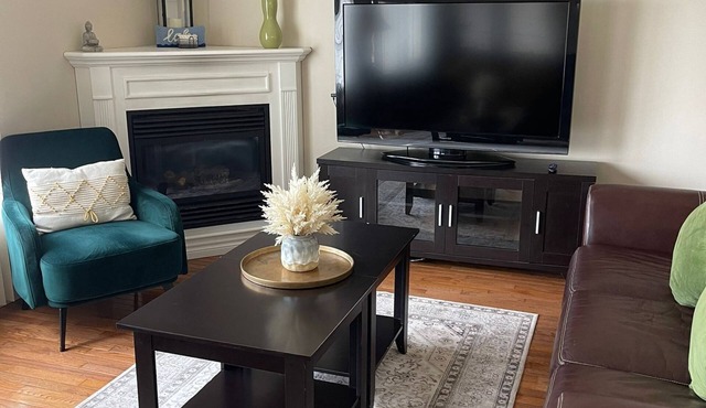 Monthly Stays- Cozy 3 Bd in Peaceful Neighborhood, Walk to Lake, Short Drive DT