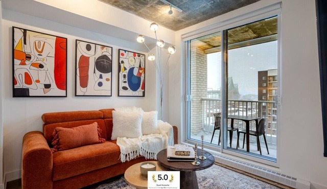 Montreal Retreat with Rooftop Pool & Parking