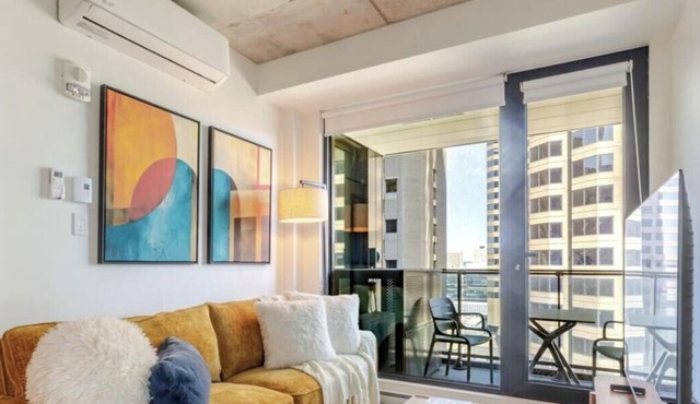Montreal Skyline Escape | Free Parking & Pool