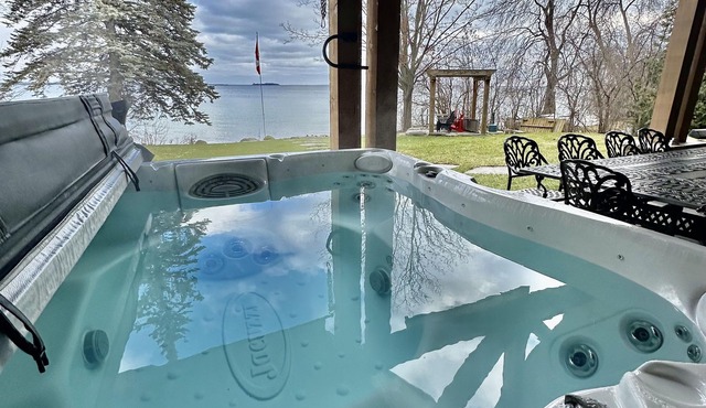 Moon Point Simcoe Lakefront Cottage