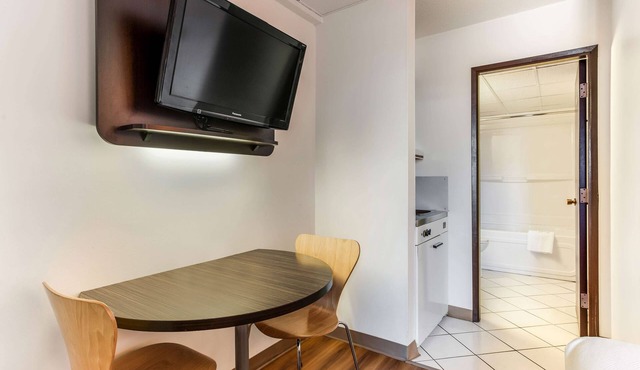 Motel 6 Lethbridge, AB