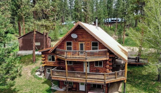 Mountain Home with breathtaking views! in Garden Valley