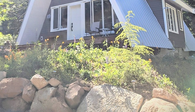 Mountain oasis, Custom timber A-frame with hot tub and fire pit. Pet friendly.