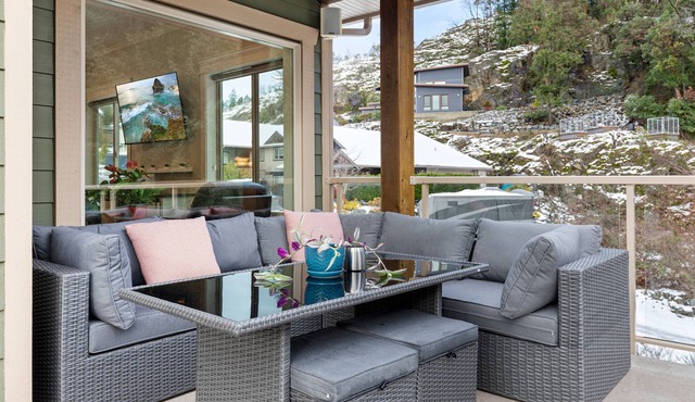 Mountain/park view! near Linley Valley!