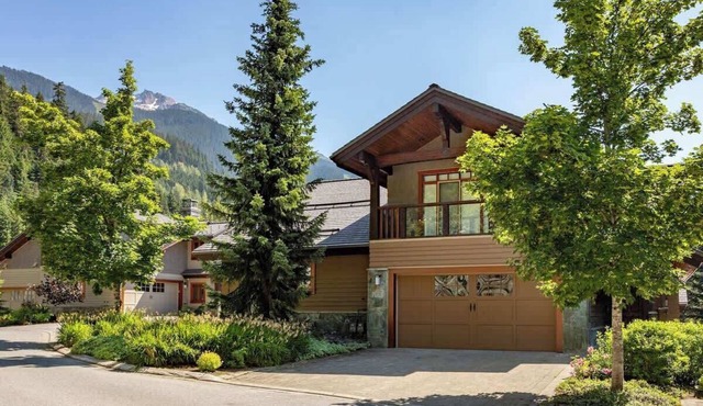 Mountain townhouse w/hot tub & bike storage