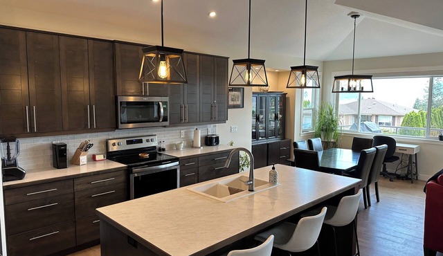 Mountain View Home with hot tub close to prime areas for outdoor enthusiasts