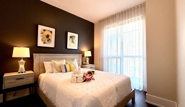 Move in Ready RogersCenter CN Tower 2B2B City Lakeview &Free Parking in Toronto