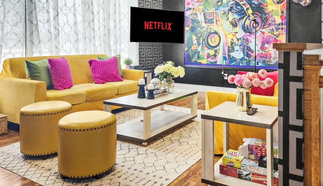 Movie Themed House with mini-Arcade & Hot Tub