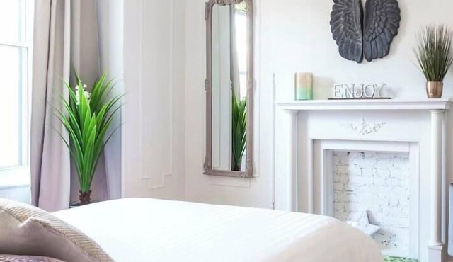 MTLVR #05 | Urban Oasis, Sleeps 6, A/C, patio
