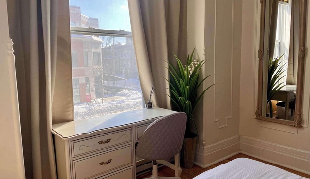 MTLVR #05 | Urban Oasis, Sleeps 6, A/C, patio