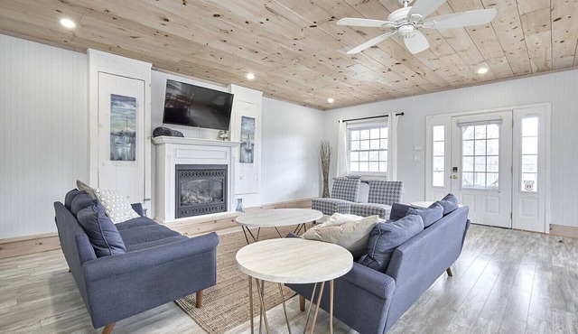 Muskoka Cottage Hot Tub, Kayaks & Georgian Bay
